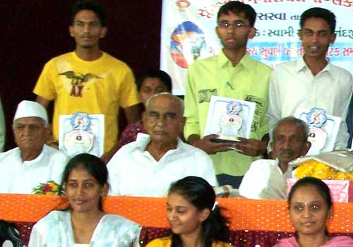 5 lines on school in gujarati image